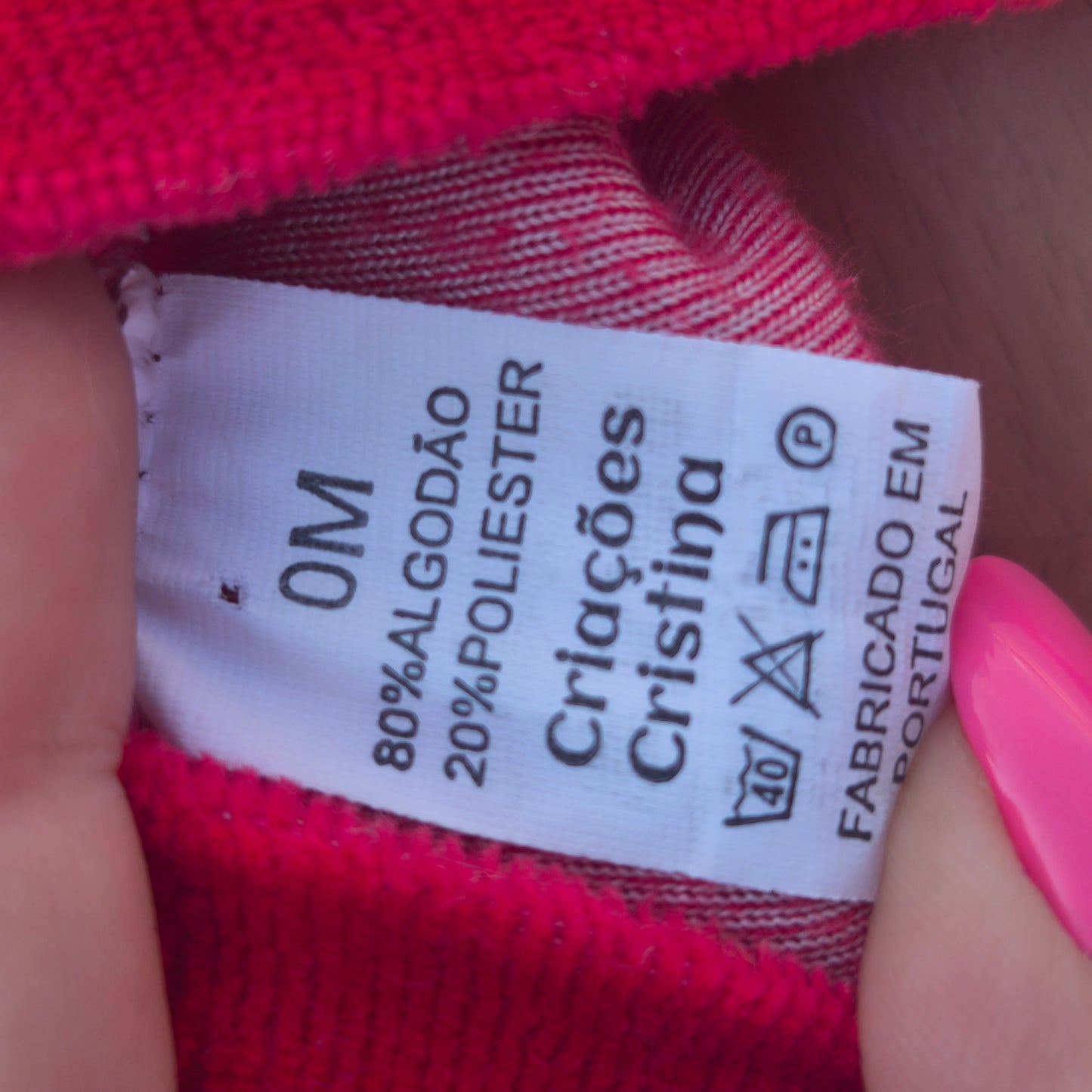 Babygrow de Veludo Vermelho c/ Peitilho Ursinho Criações Cristina – 0M (Recém-nascido)