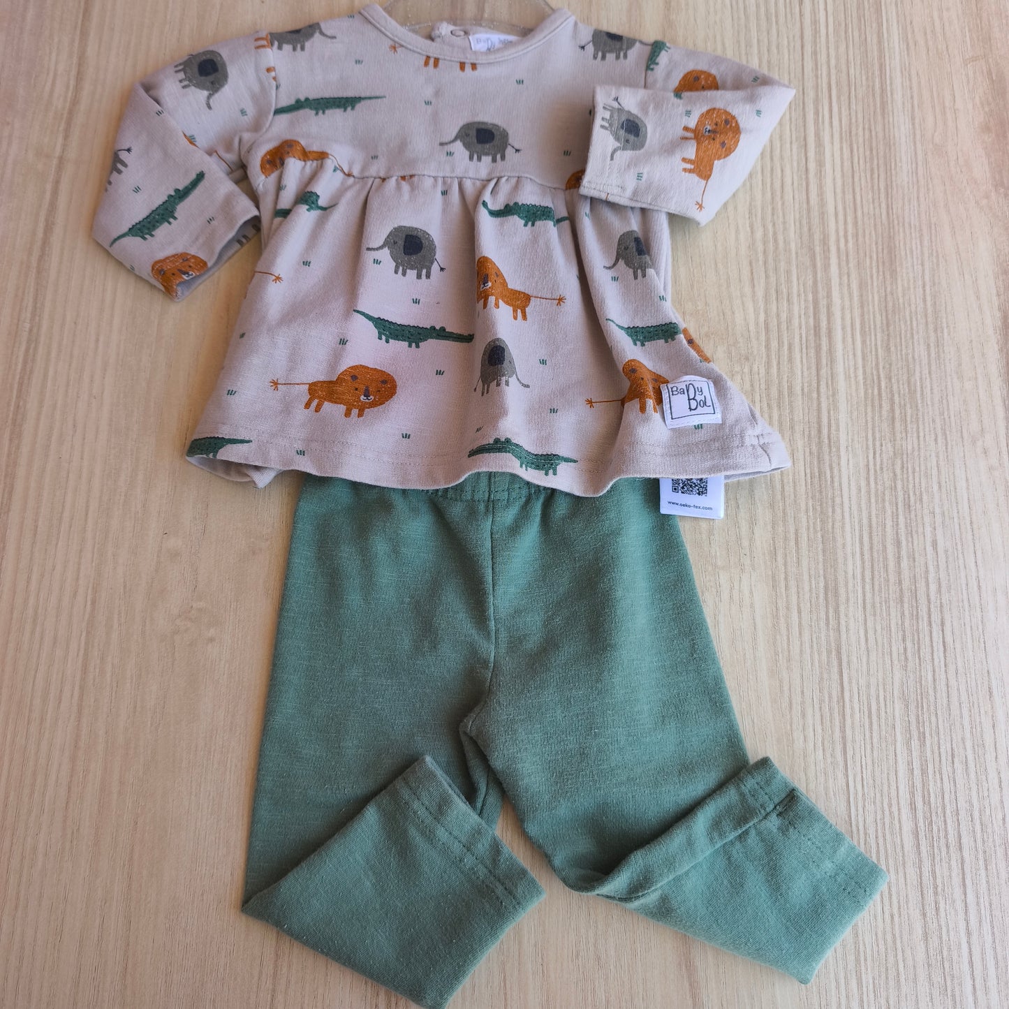 Conjunto Baby bol Túnica de Animais da Selva e Calças Verdes – 3 Meses (62 cm)