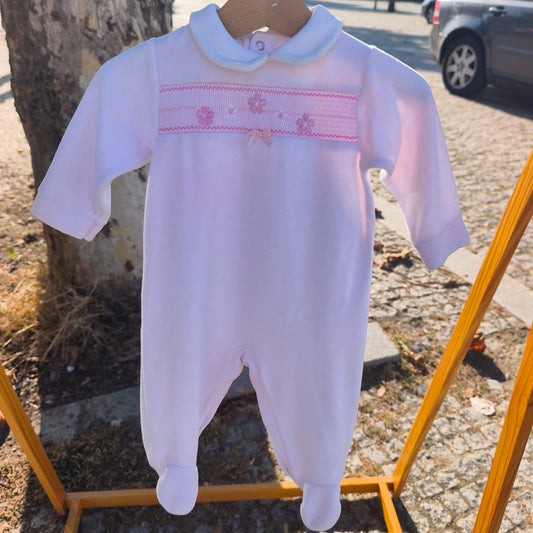 Babygrow de Veludo Rosa c/ Flores – 3 Meses
