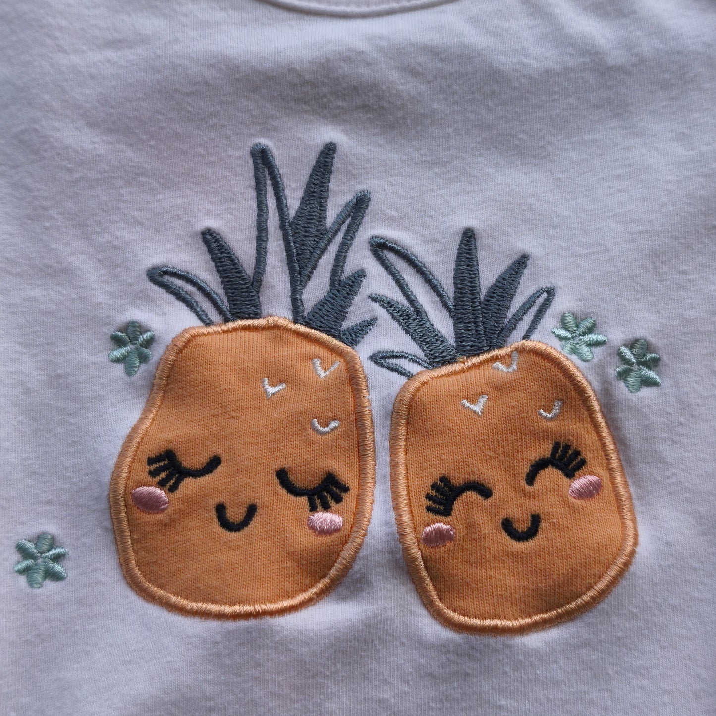 Conjunto de Bebé Pekkle: T-shirt com Ananases + Calções Azuis – 3 Meses