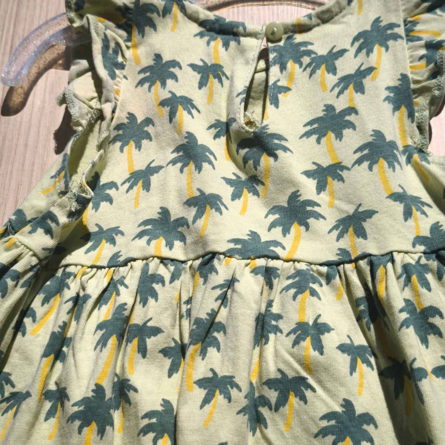 Vestido Verde-Menta com Padrão de Palmeiras