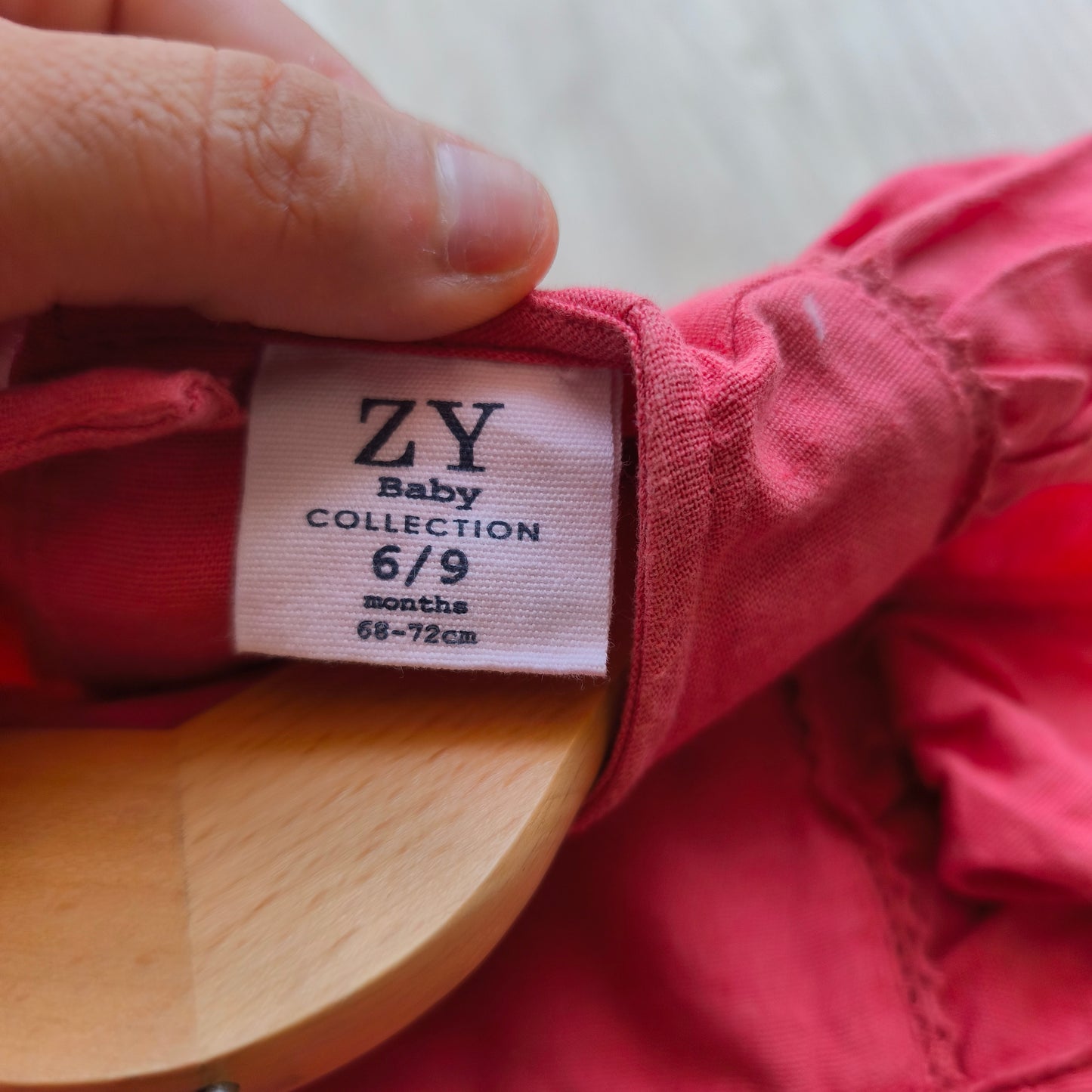 Vestido de Linho e Algodão Coral com Folhos – ZY (Zippy)
