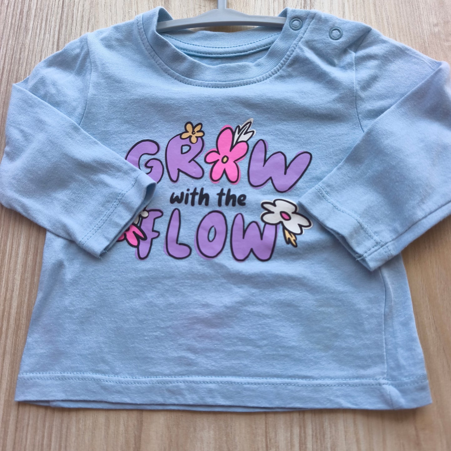 Camisola Primark Cares Azul-Claro "Grow with the Flow" – 0-3 Meses (62 cm)