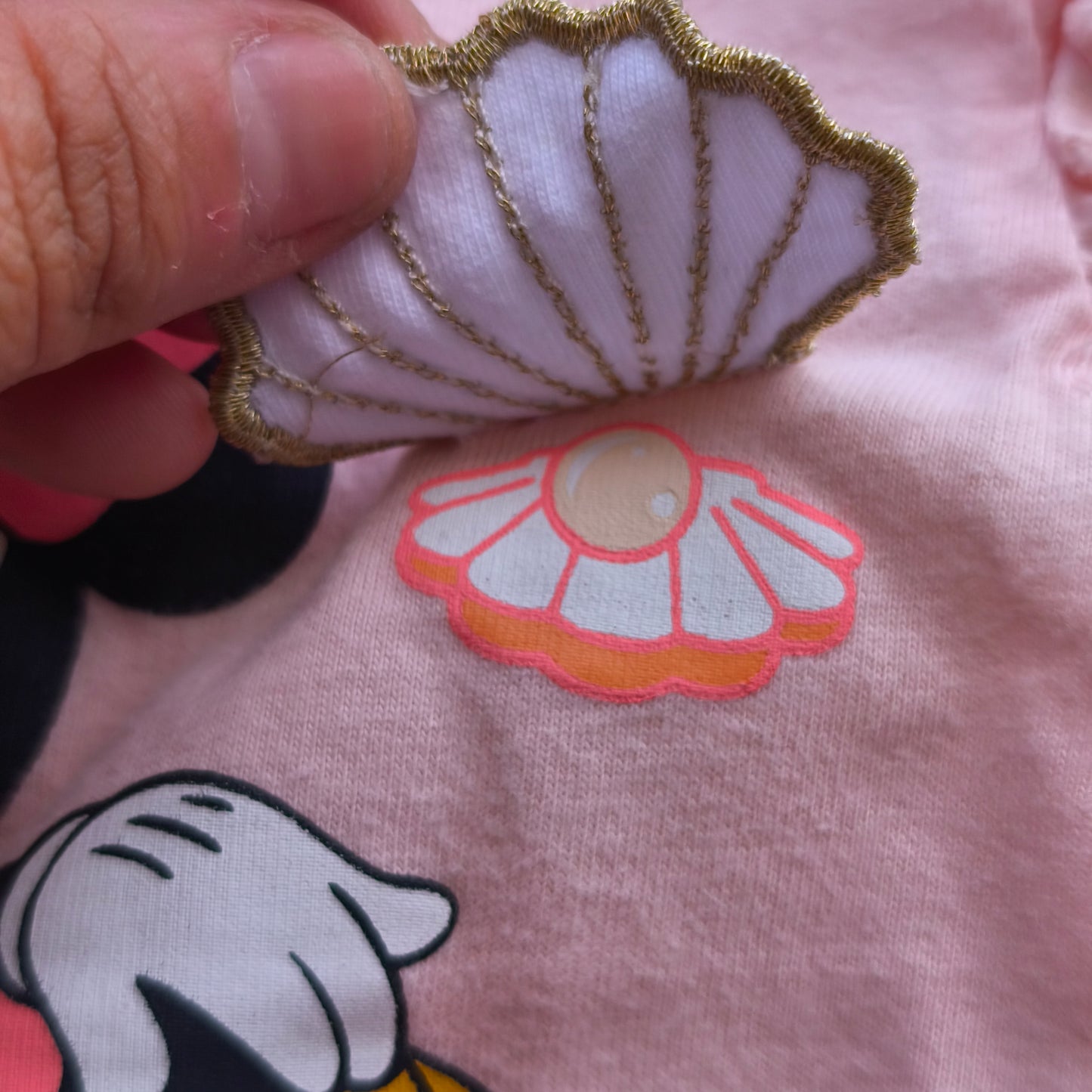Macacão Curto Disney Minnie Mouse com Detalhe Interativo "Concha" – Rosa, 3 meses