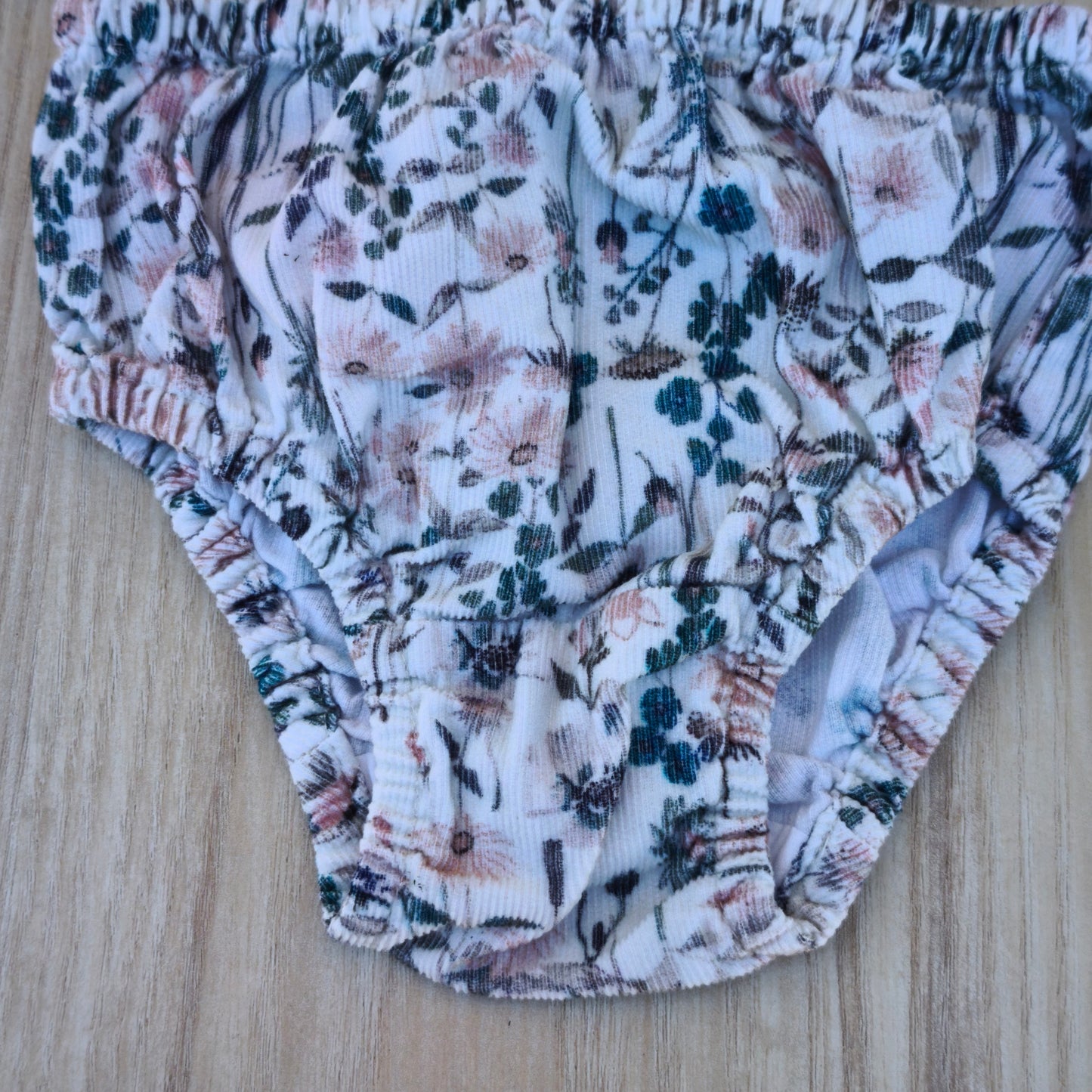 Vestido e Tapa-Fraldas em Veludo Cotelê Floral — Zara