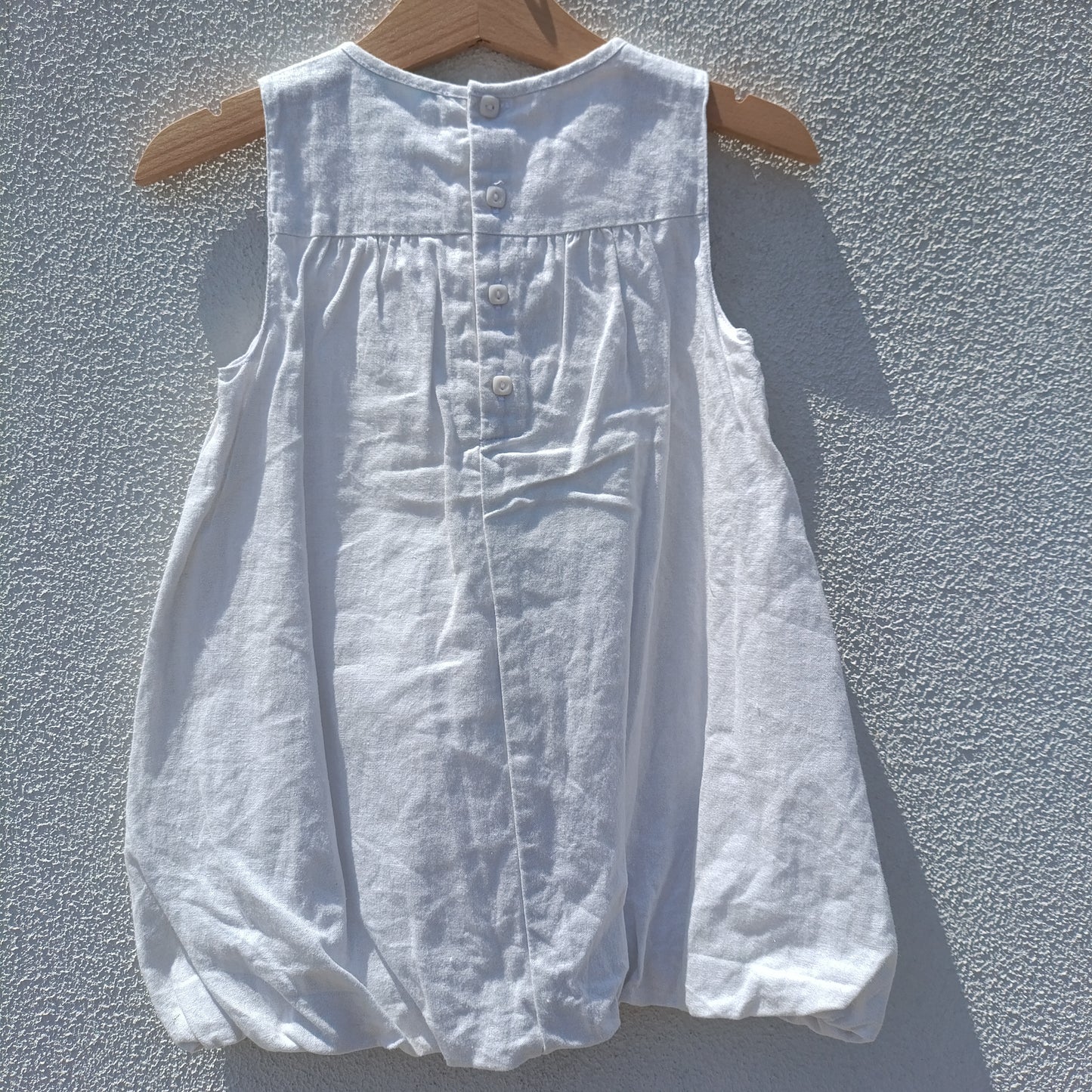 Vestido Branco Abalonado Obaïbi com Peitilha Trabalhada – 18 Meses (81 cm)
