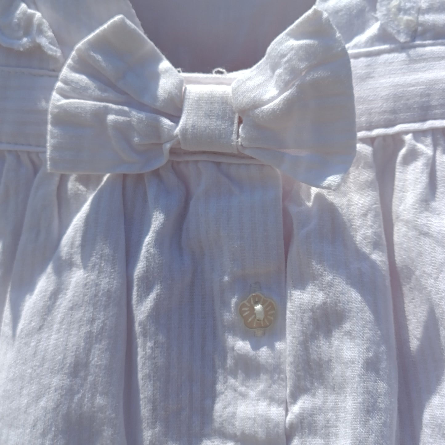 Vestido com Riscas Subtis (Branco/Rosa Suave) e Laço – [Sergent Major]