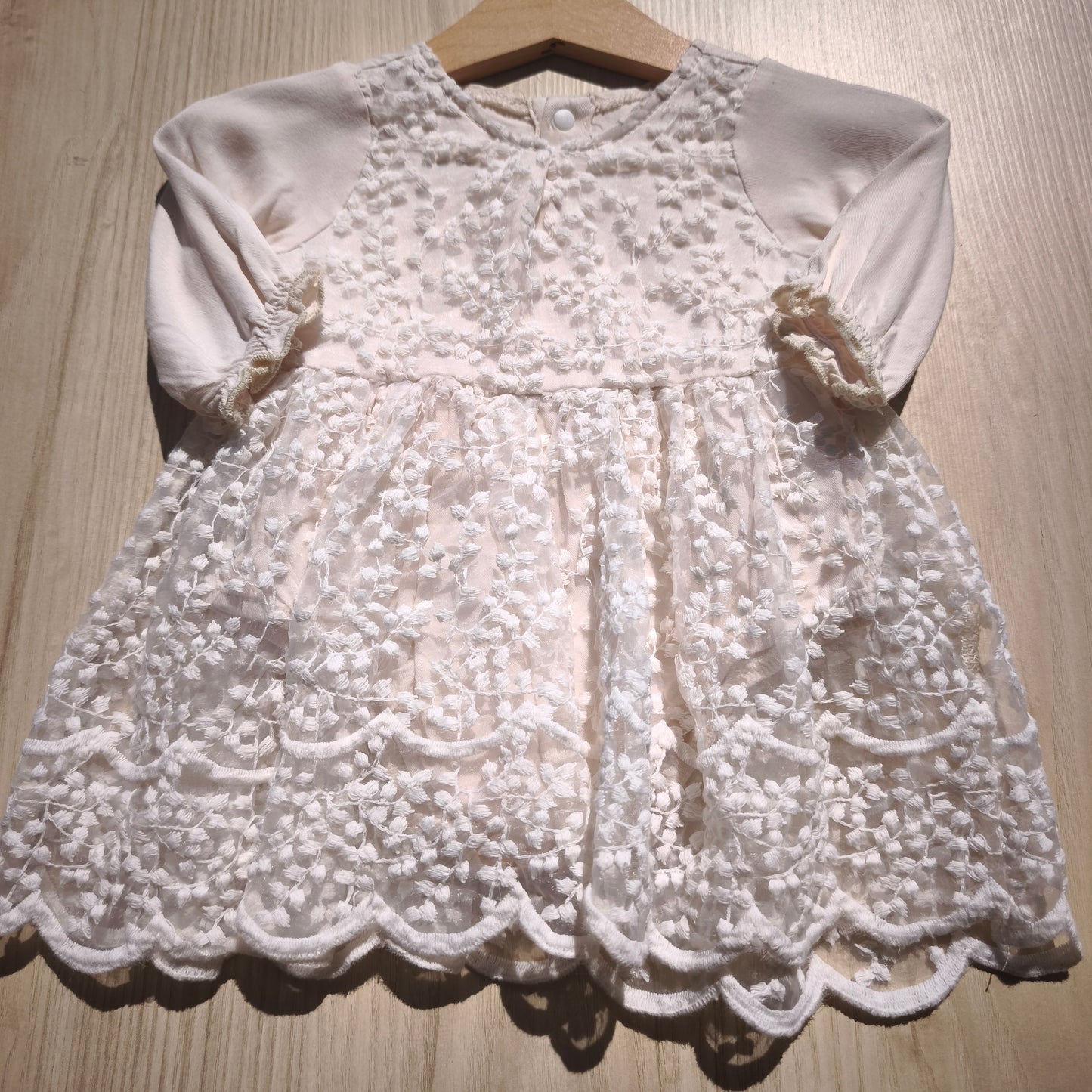 Vestido de Bebé em Tule Bordado