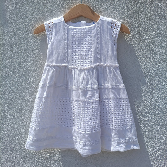 Vestido Branco em Bordado Inglês Chicco (My Chicco) – 12 Meses (74 cm)