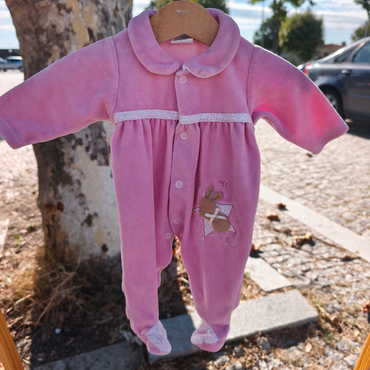 Babygrow de Veludo Rosa c/ Coelhinho e Estrela Toucador, Morinha – 1 mês