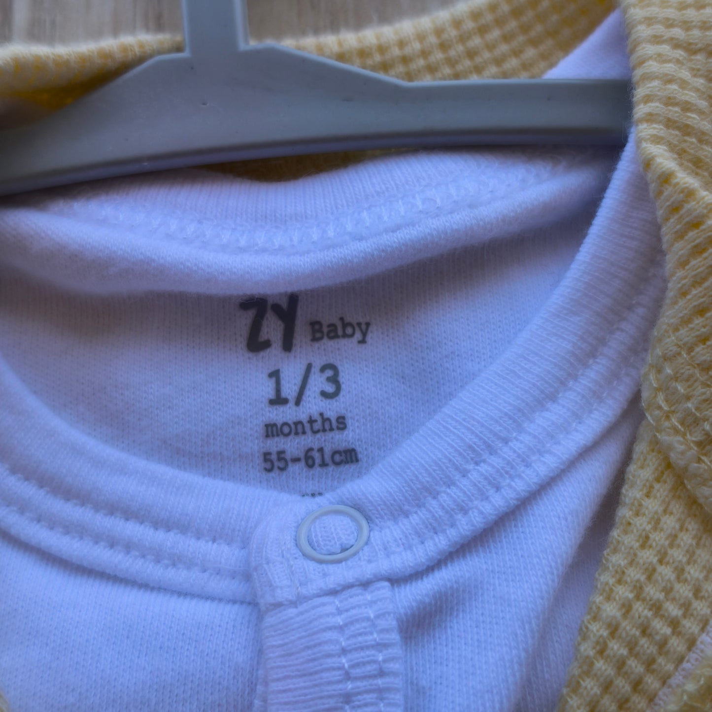 Lote Bebé: Fofo Amarelo Lefties e Body Zippy – 1-3 Meses (55-61 cm)