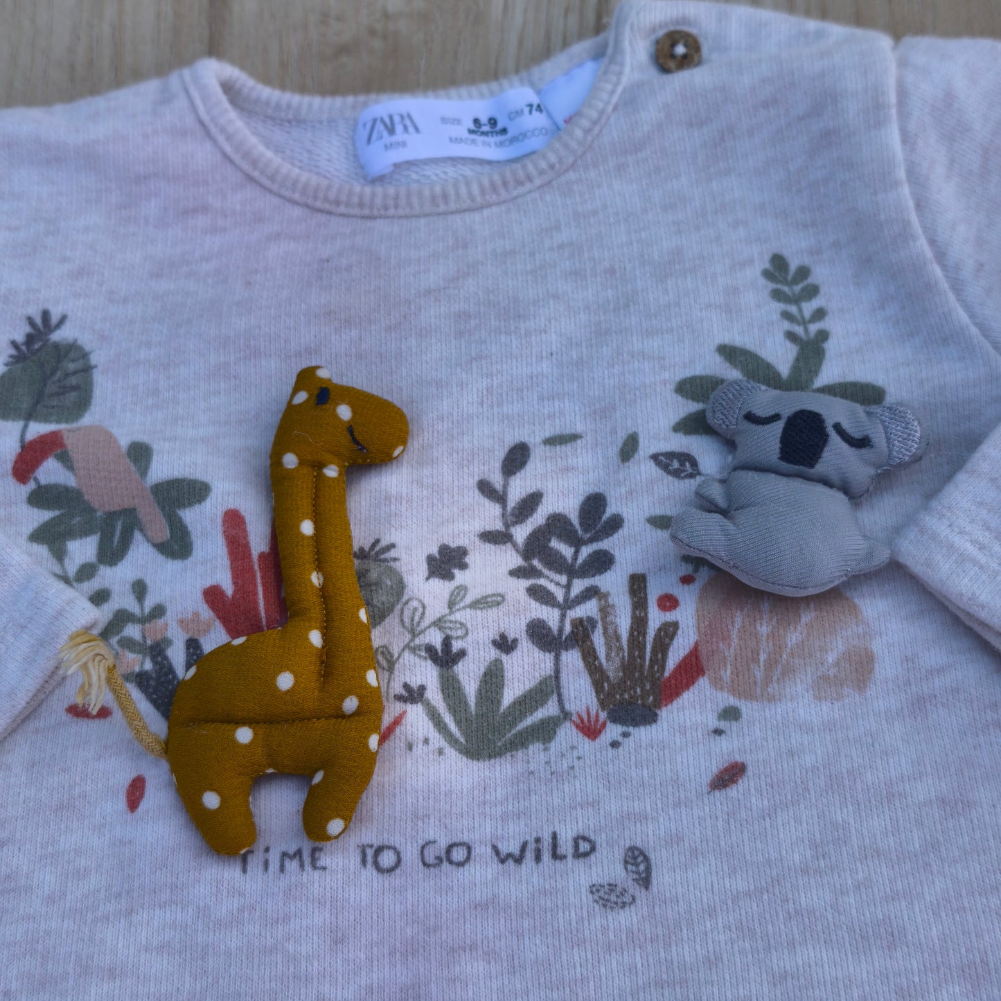 Camisola Zara Baby "Time to go Wild" com Girafa e Coala 3D – 6-9 Meses (74 cm)