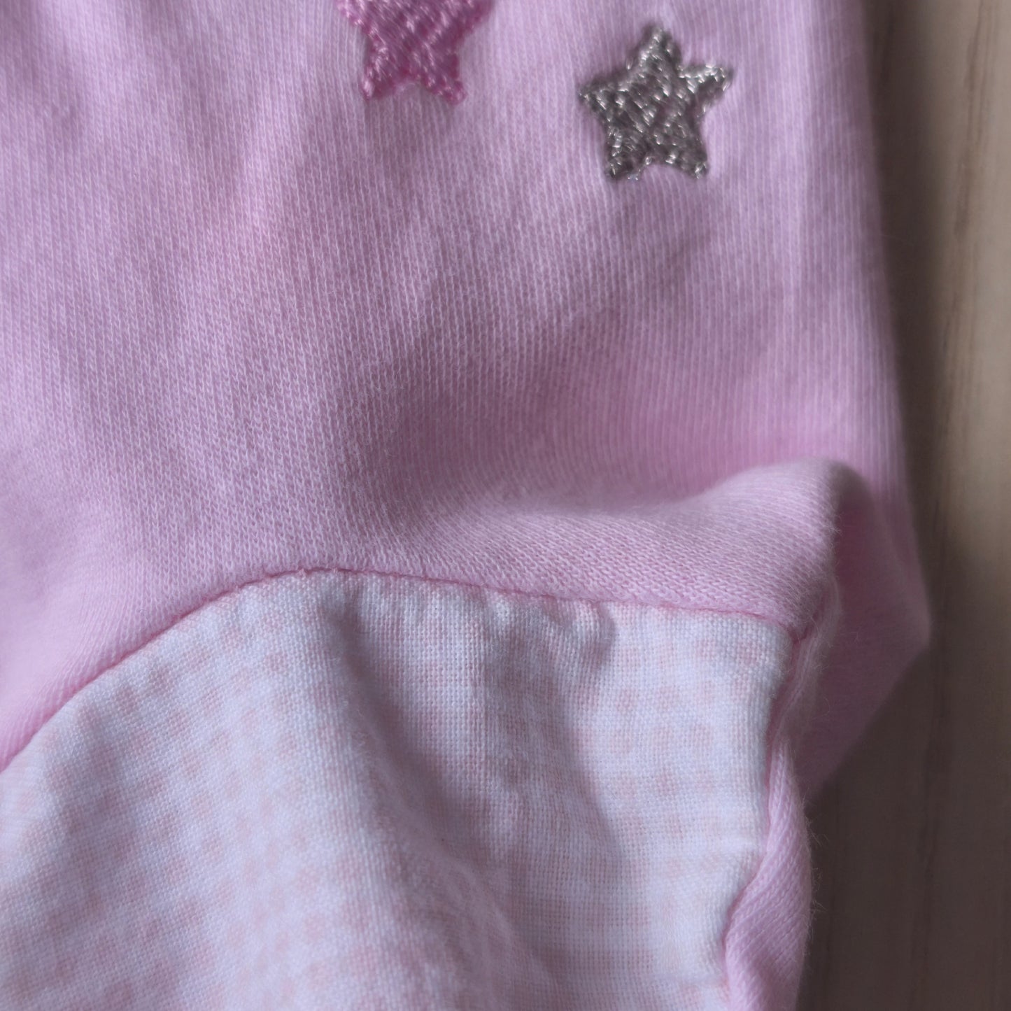 Conjunto de Bebé 100% Algodão (2 Peças) – Rosa e Branco com Ursinho