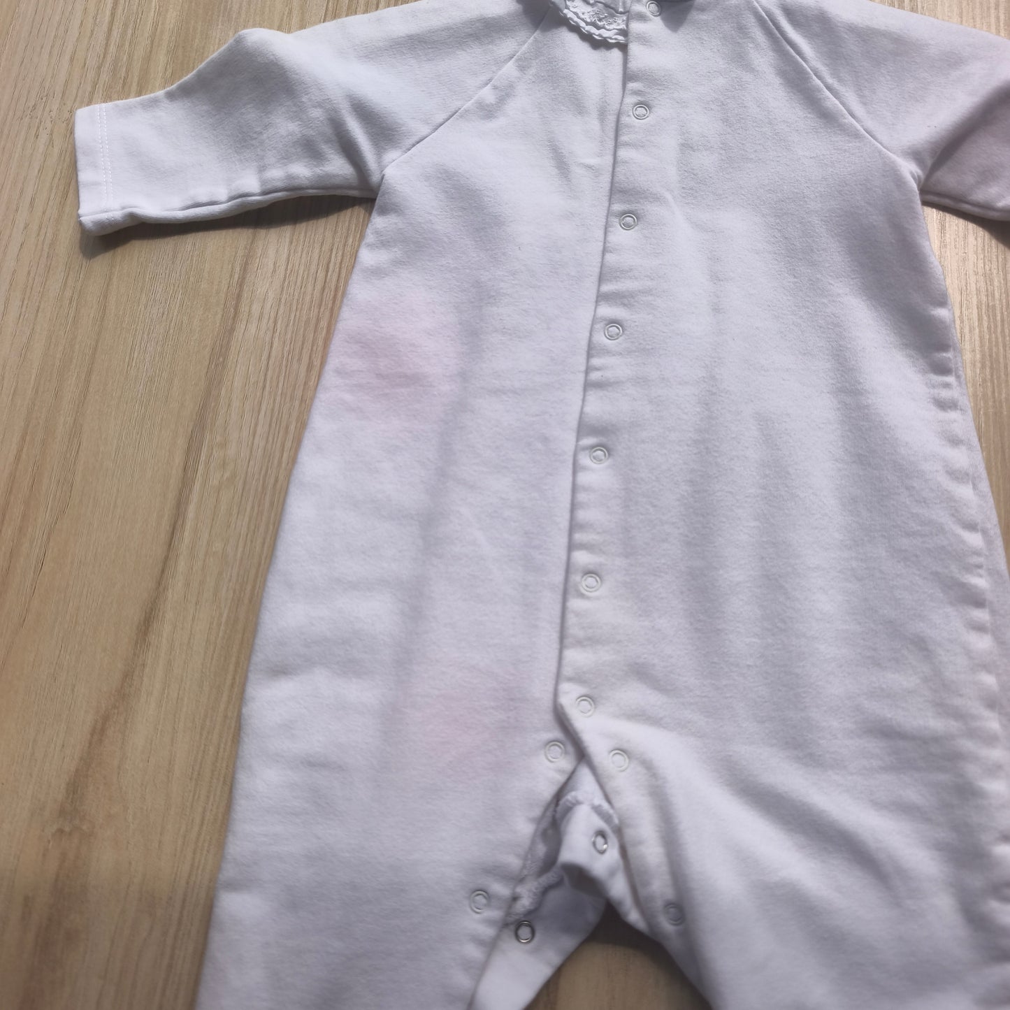 Babygrow Pijama Clássico com Gola Trabalhada – Branco