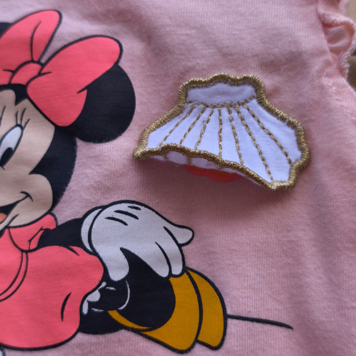Macacão Curto Disney Minnie Mouse com Detalhe Interativo "Concha" – Rosa, 3 meses