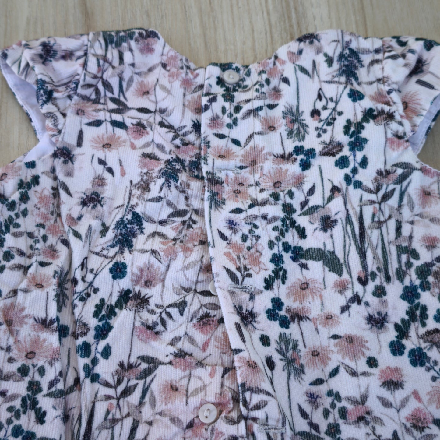 Vestido e Tapa-Fraldas em Veludo Cotelê Floral — Zara