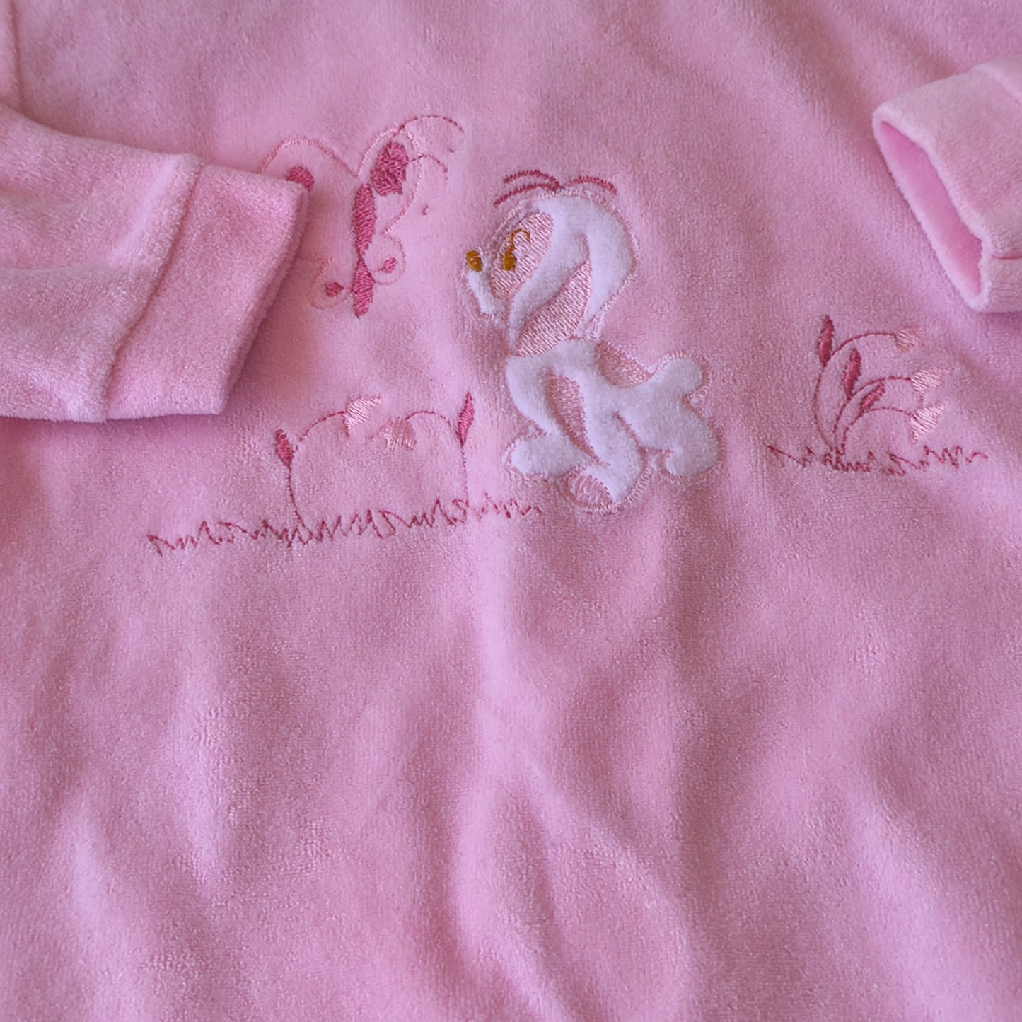 Macacão de Veludo Rosa Claro com Coelhinho