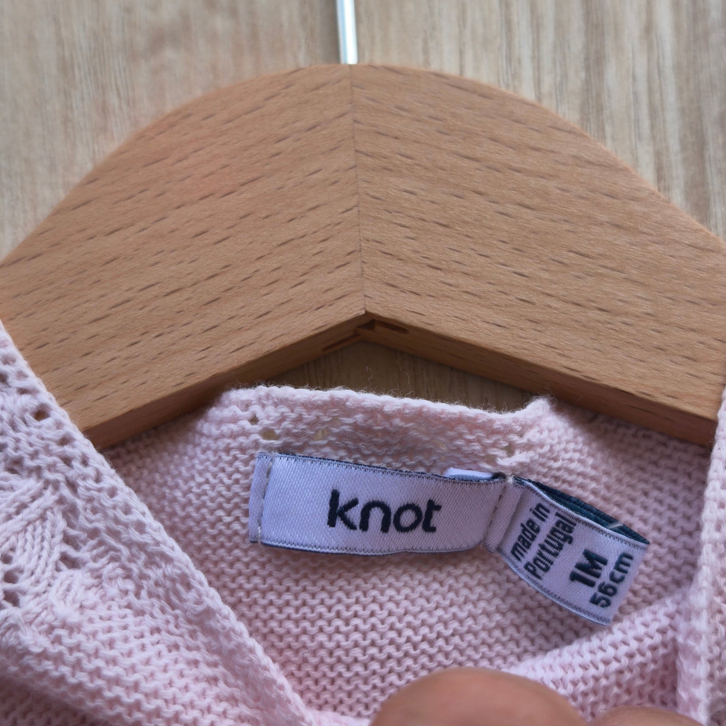 Casaco de Malha Knot Rosa-Claro com Pormenor Rendilhado – 1 Meses