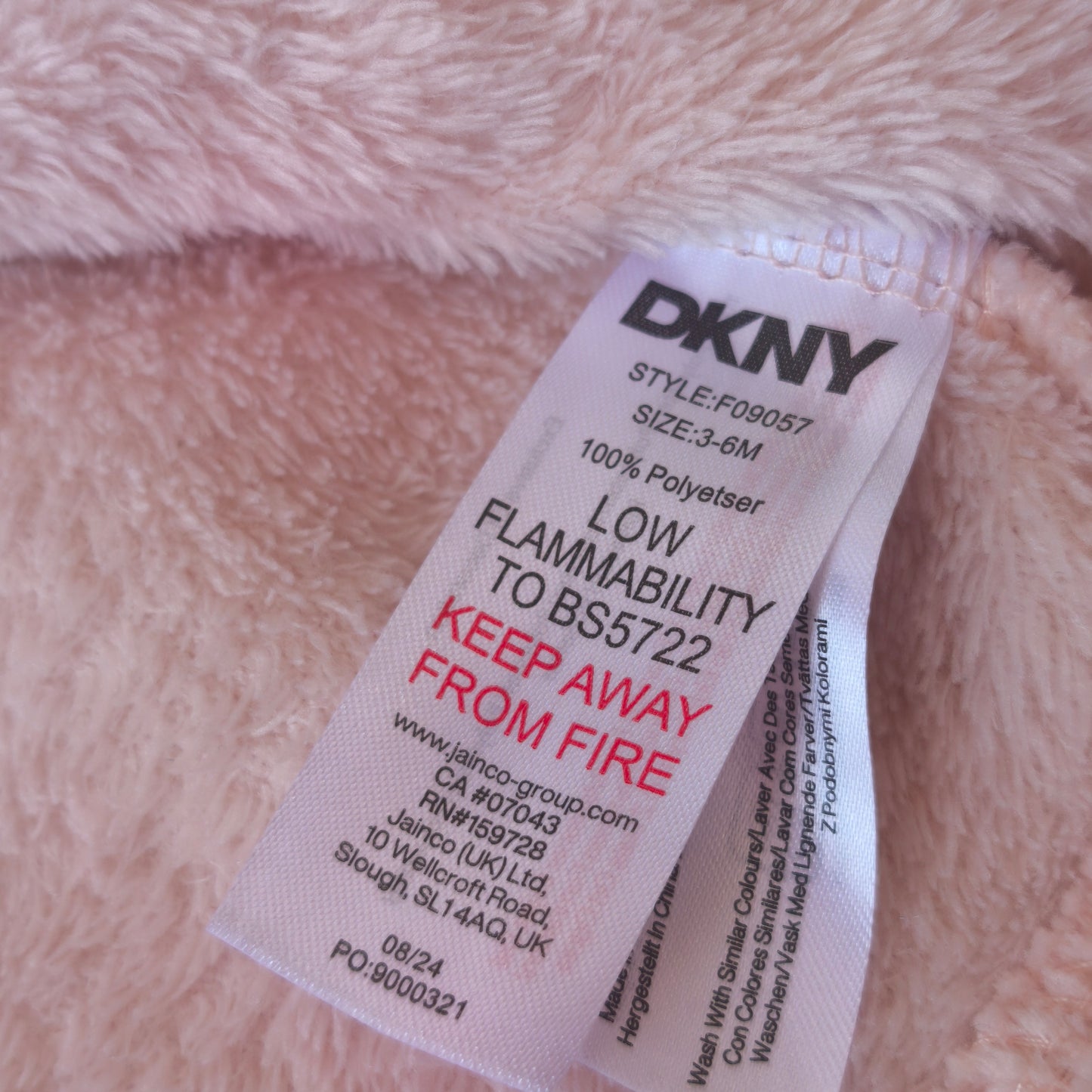 Conjunto DKNY de Bebé (2 Peças): Babygrow e Roupão com Capuz – Rosa