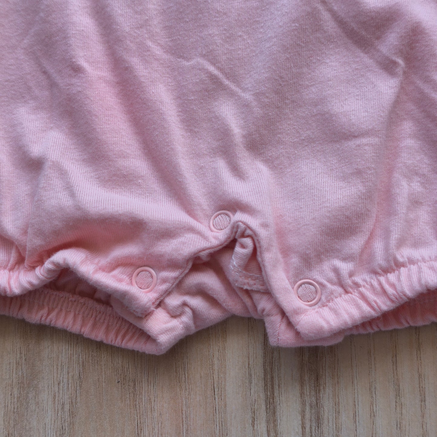 Macacão Curto Disney Minnie Mouse com Detalhe Interativo "Concha" – Rosa, 3 meses