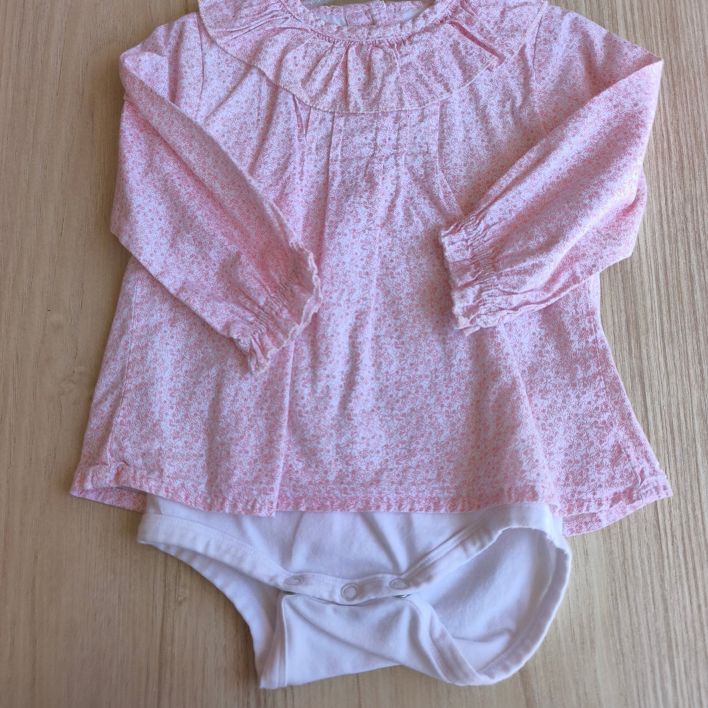 Blusa-Body Zippy Rosa com Padrão Floral e Gola de Babete – 3-6 Meses (62-68 cm)