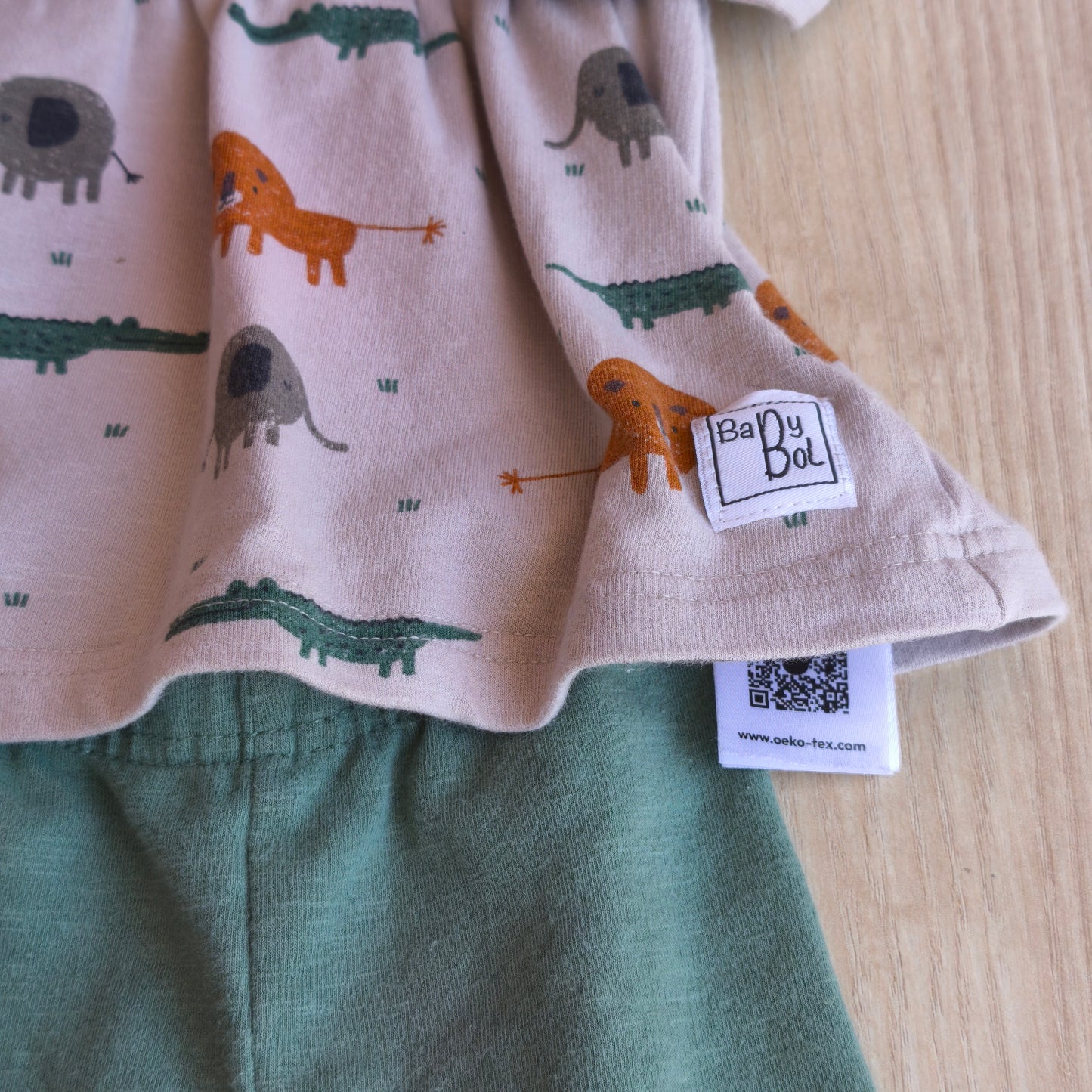 Conjunto Baby bol Túnica de Animais da Selva e Calças Verdes – 3 Meses (62 cm)