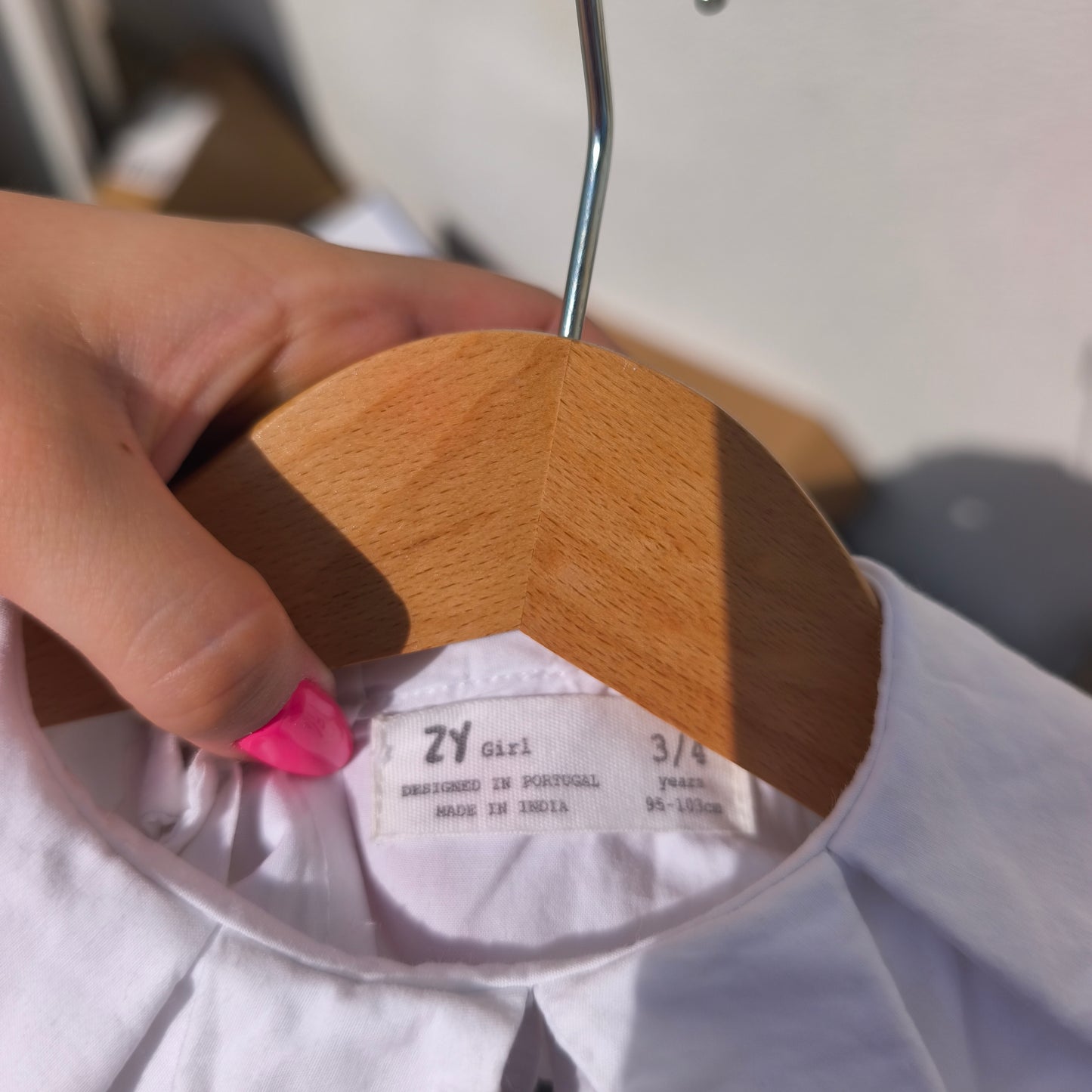 Camisa Branca Básica com Gola Bebé – ZY- 3-4 anos