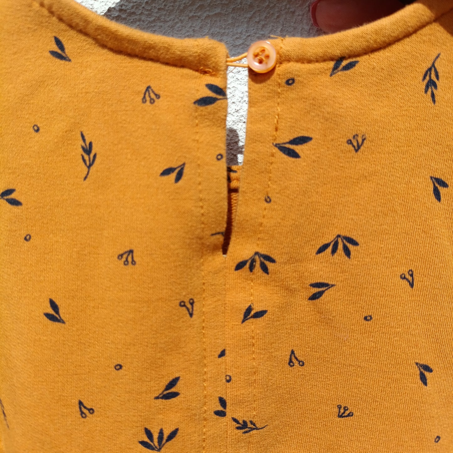 Vestido Mostarda de Manga Comprida com Padrão Folhas – 2 a 3 Anos (estimado)