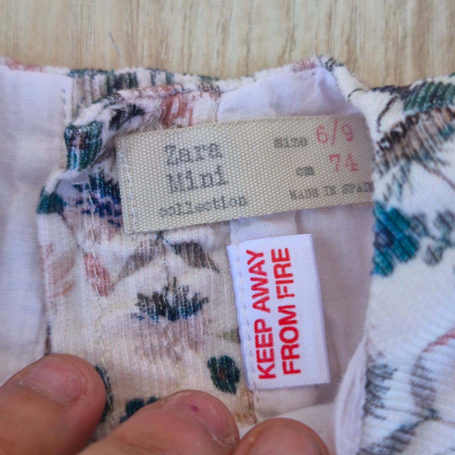 Vestido e Tapa-Fraldas em Veludo Cotelê Floral — Zara