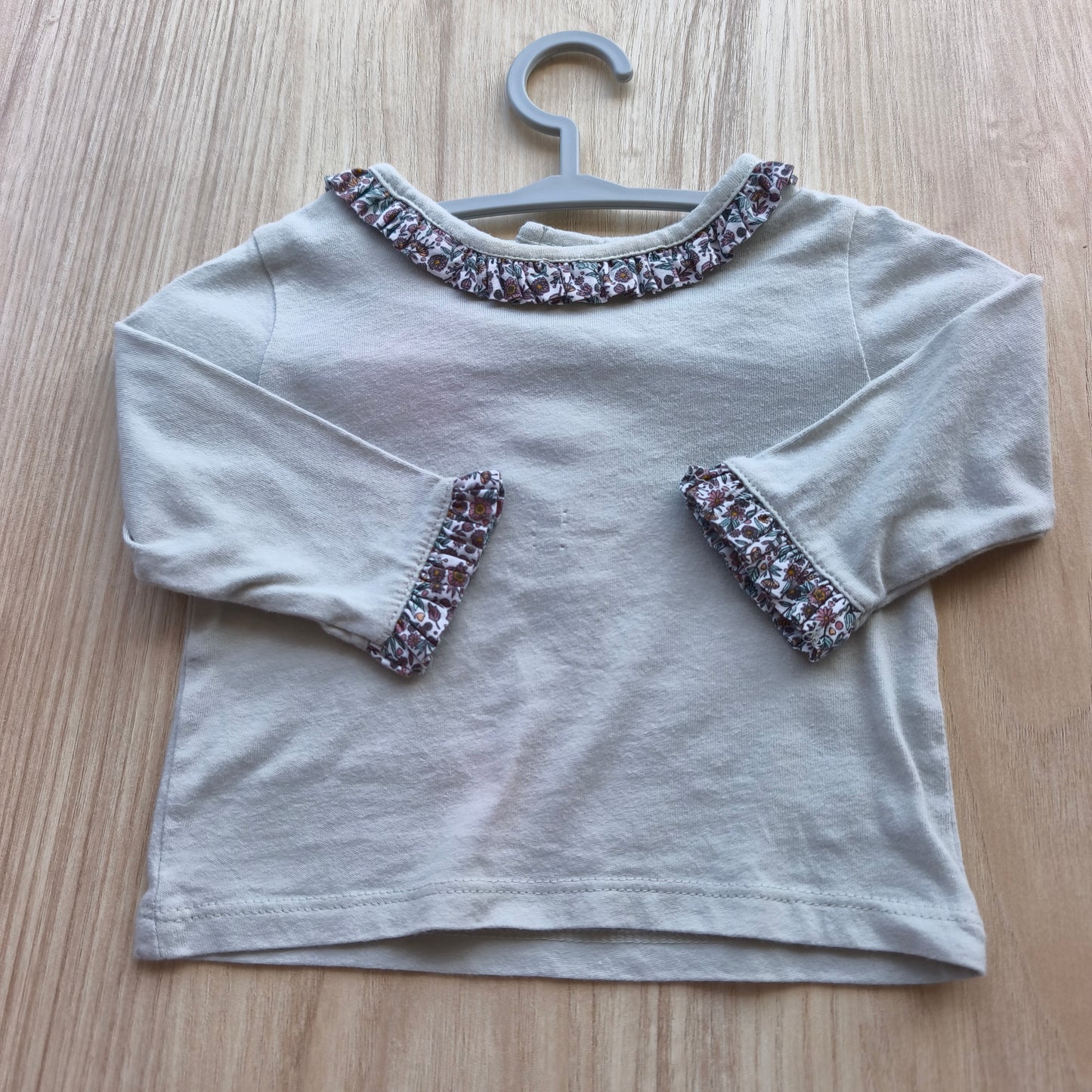 Camisola Kiabi de Manga Comprida com Detalhes Florais – 3 Meses (60 cm)