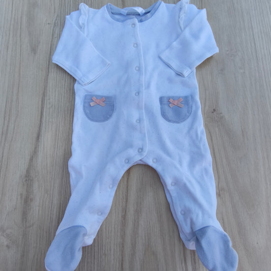 Babygrow cinza e branco Claro com Bolsinhos e Laços