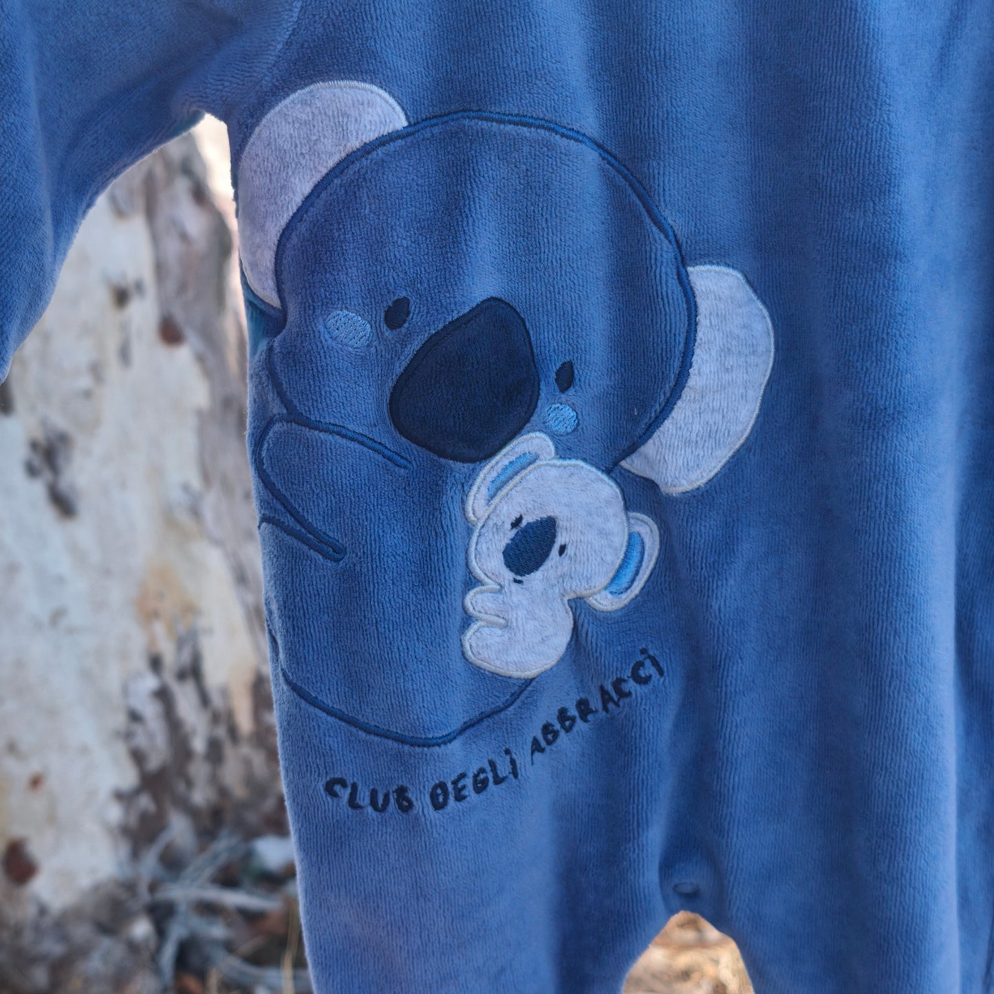 Babygrow de Veludo Azul Koala c/ Gola – 3-6 Meses, Blukids