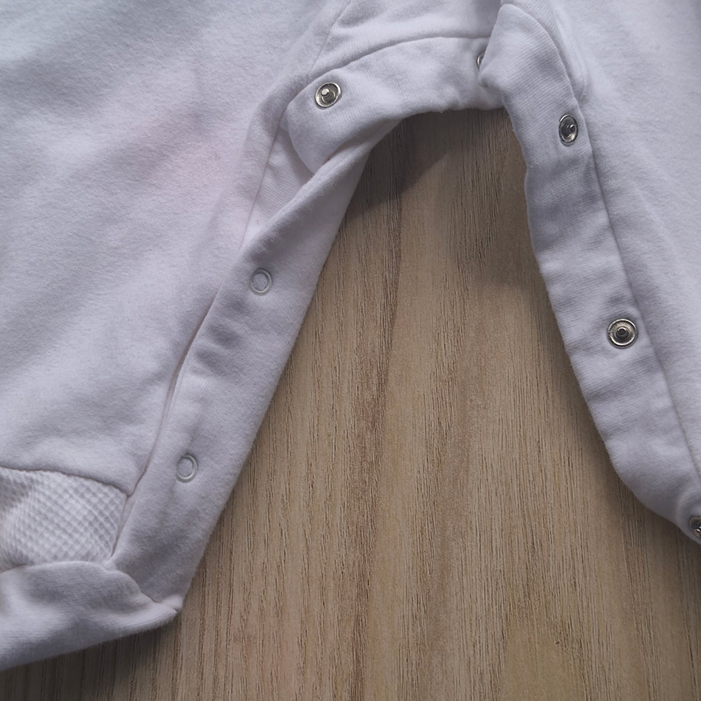 Babygrow Pijama Clássico com Gola Trabalhada – Branco