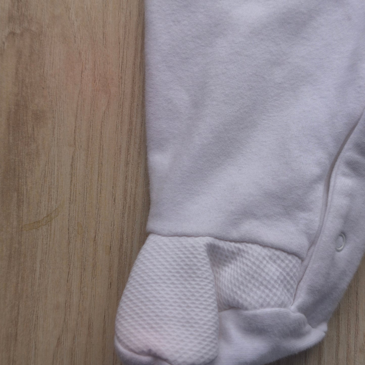 Babygrow Pijama Clássico com Gola Trabalhada – Branco