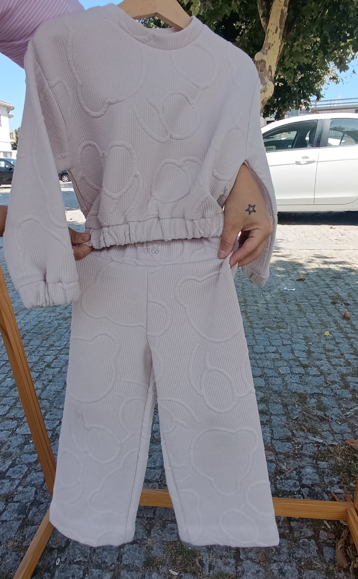 Conjunto de Camisola e Calças Mayoral Bege com Relevo de Ursos